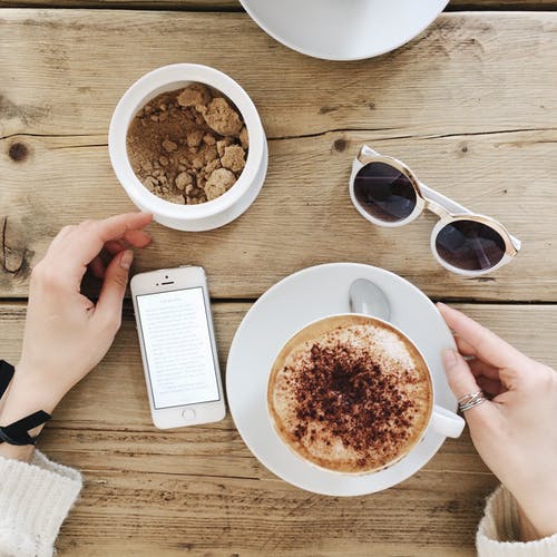 持有白板的人 · 免费素材图片