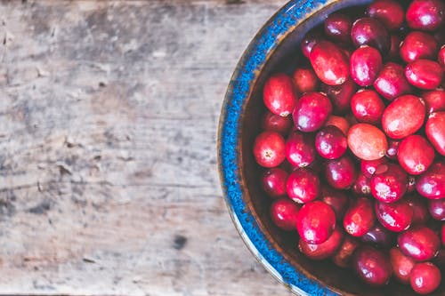 碗红色圆形水果 · 免费素材图片