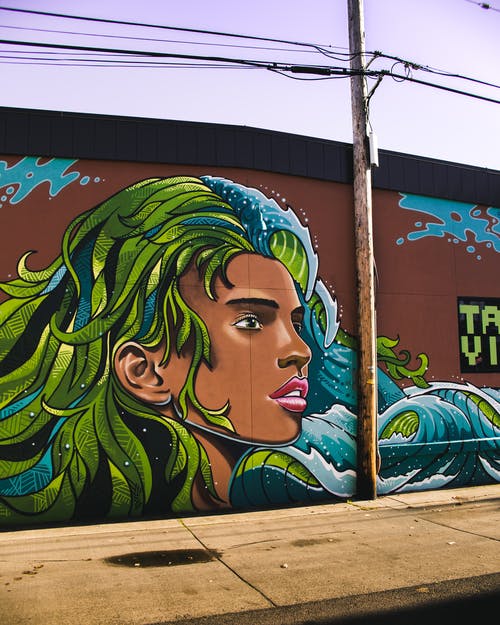 蓝色和绿色头发的壁画的女人 · 免费素材图片