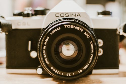 黑色和灰色cosina 35 Mm胶卷相机 · 免费素材图片