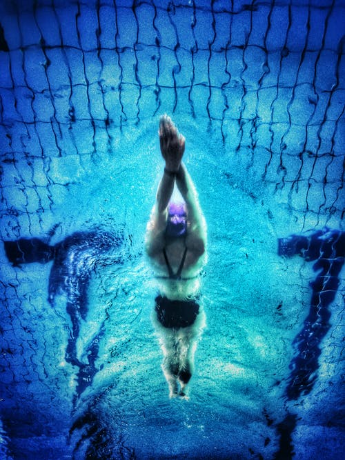 游泳者的水下摄影 · 免费素材图片