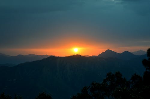 在日落山的照片 · 免费素材图片