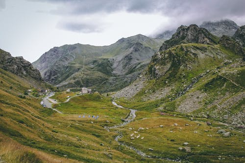 拍摄的山脉全景照片 · 免费素材图片