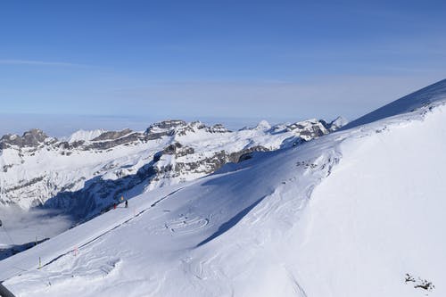 白天在山上的白雪 · 免费素材图片