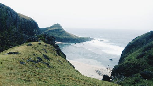 海滨绿山遗址 · 免费素材图片