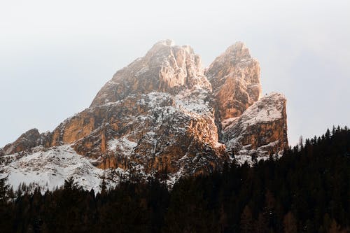 风景摄影中的棕色巨型积雪山 · 免费素材图片