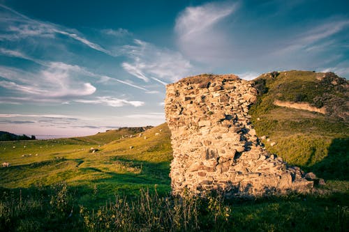 山附近的棕色石头形成 · 免费素材图片