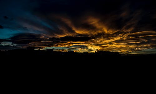 黄金时段的云层摄影 · 免费素材图片