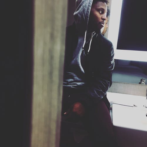 灰色套头衫的男人 · 免费素材图片