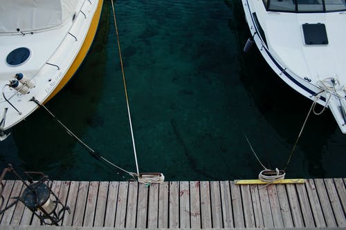 白色游艇的航拍 · 免费素材图片