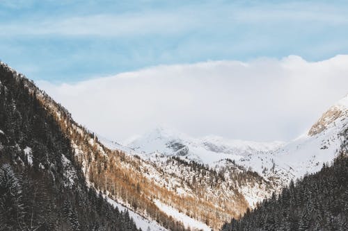 雪山航拍 · 免费素材图片