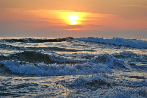 黄色日落期间的海水 · 免费素材图片