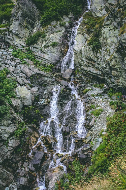 瀑布对岩石 · 免费素材图片
