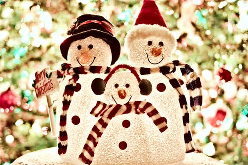 三个白色的雪人装饰 · 免费素材图片
