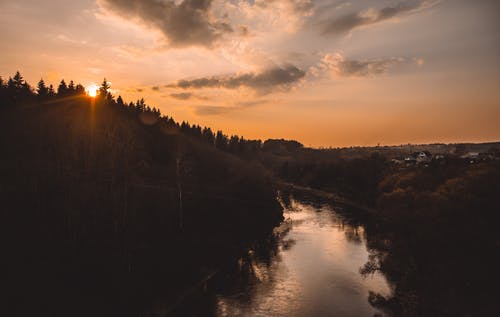 河上的日落 · 免费素材图片