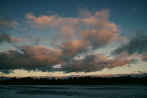 多云的天空的风景 · 免费素材图片