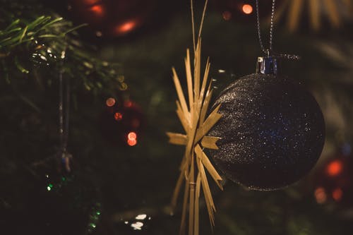 圆形黑色摆设 · 免费素材图片