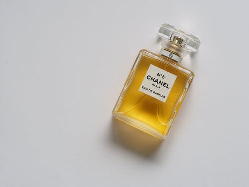 香奈儿巴黎香水瓶 · 免费素材图片