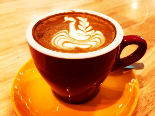 红色陶瓷咖啡杯 · 免费素材图片