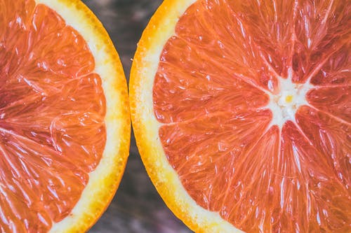 两片柑橘类水果 · 免费素材图片
