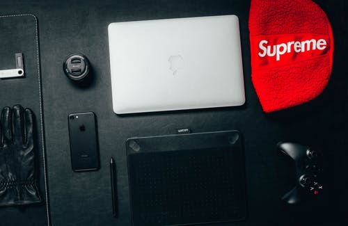 Macbook除了red Supreme Textile之外 · 免费素材图片