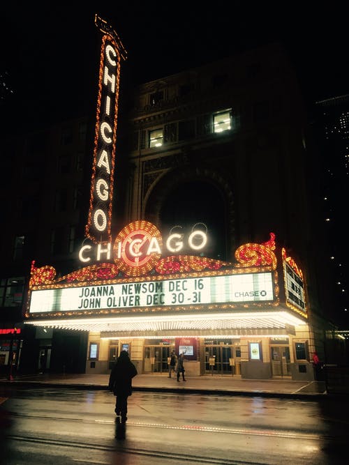 夜间芝加哥电影院 · 免费素材图片