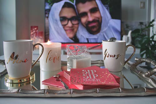 白色陶瓷杯 · 免费素材图片