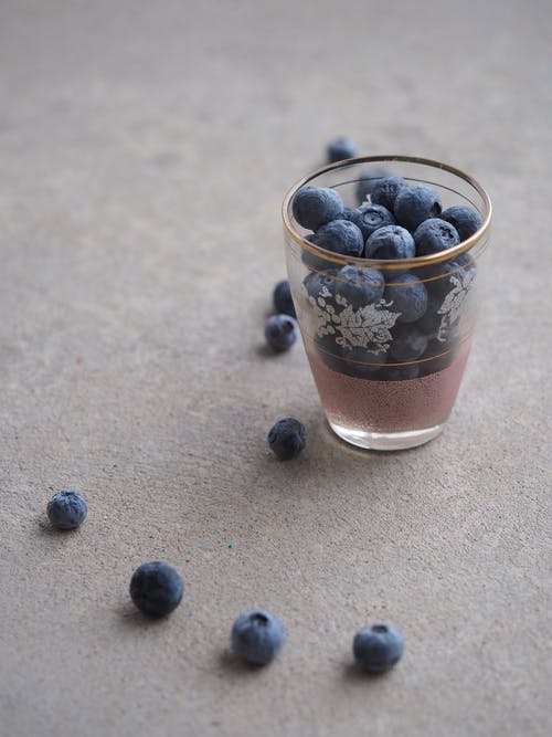 蓝莓杯的特写照片 · 免费素材图片