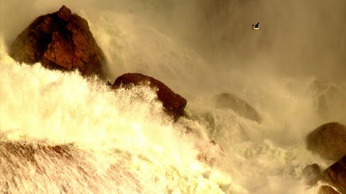海浪和岩石的照片 · 免费素材图片