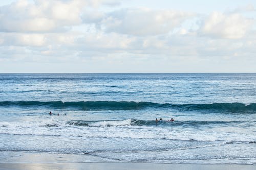 海边的人 · 免费素材图片