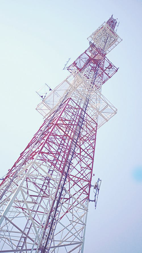输电塔的低角度摄影 · 免费素材图片
