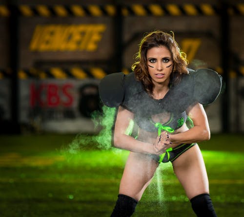 黑绿内衣的女人 · 免费素材图片