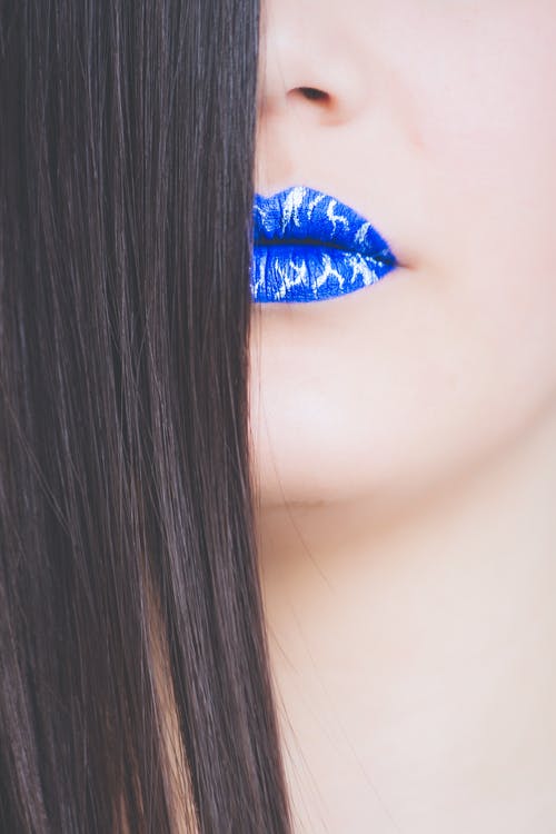 蓝色唇膏 · 免费素材图片