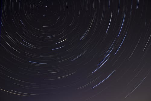 夜晚的星星定时拍摄的照片 · 免费素材图片