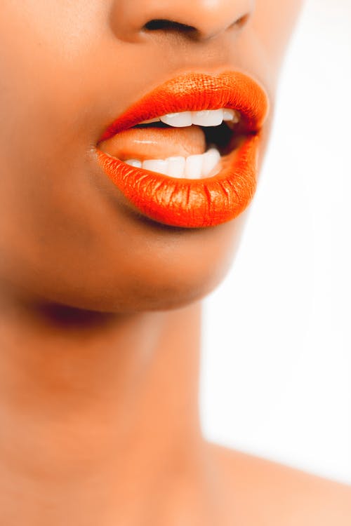 有橙色唇膏的妇女选择聚焦摄影 · 免费素材图片