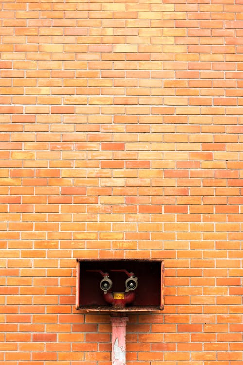 棕色混凝土砖墙 · 免费素材图片