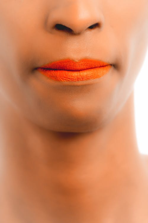 人橙色的嘴唇 · 免费素材图片