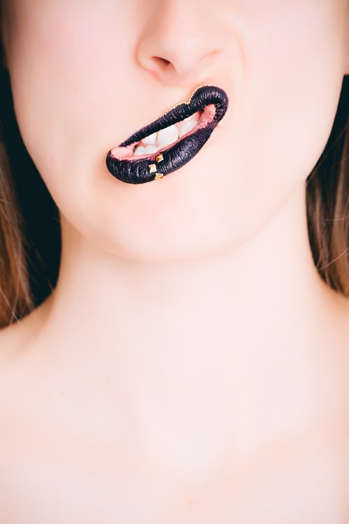 女人的黑色唇膏 · 免费素材图片