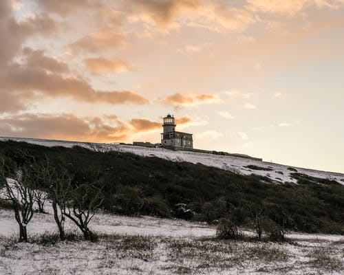 高地上的混凝土房子 · 免费素材图片