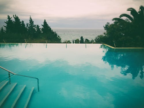 游泳池 · 免费素材图片