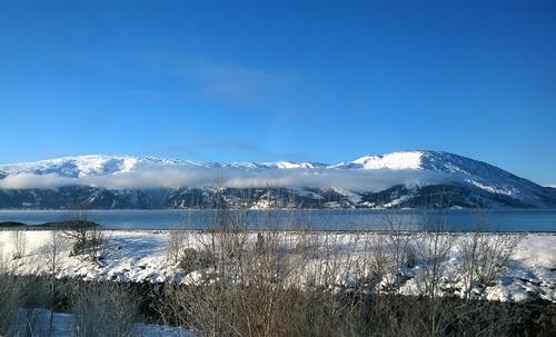 雪域山脉内水体的风景照片 · 免费素材图片