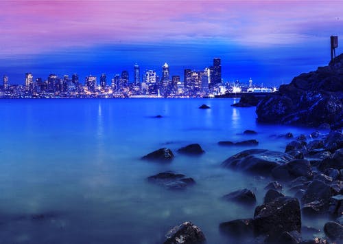 海滨与摩天大楼的合影 · 免费素材图片