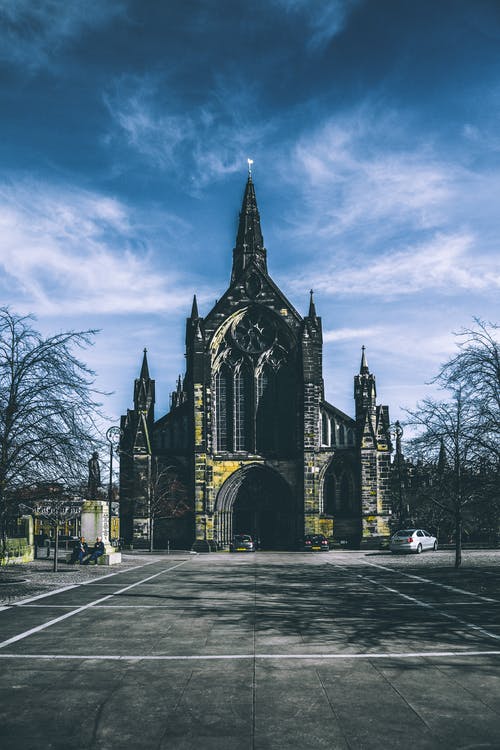 灰色大教堂摄影 · 免费素材图片