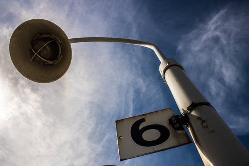 白柱灯 · 免费素材图片