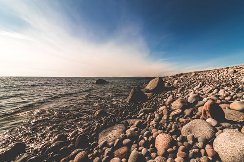 布朗石头海边 · 免费素材图片