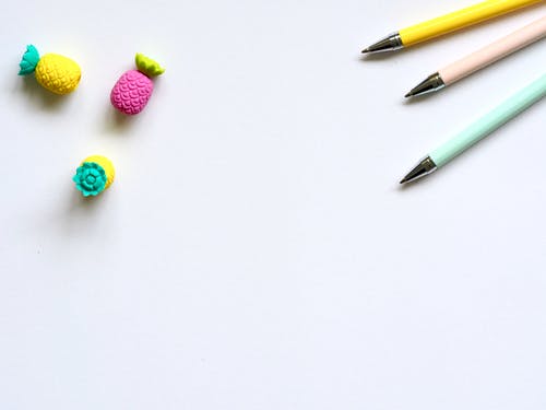 三支彩色铅笔的照片 · 免费素材图片