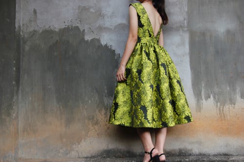 穿绿色衣服的女人的摄影 · 免费素材图片