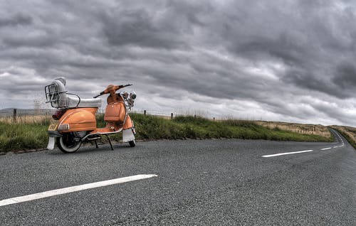 公路上经典摩托车的摄影 · 免费素材图片