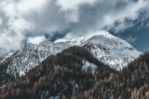 冰雪覆盖的高山峰会 · 免费素材图片