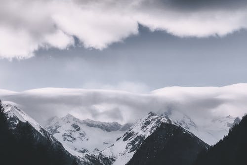 白雪覆盖的山脉摄影 · 免费素材图片